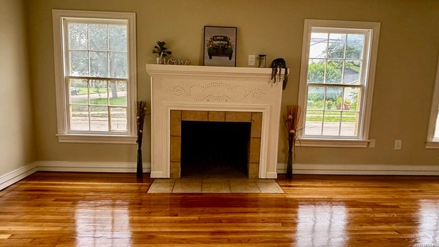 904 BISMARK ST, Seguin, TX 78155