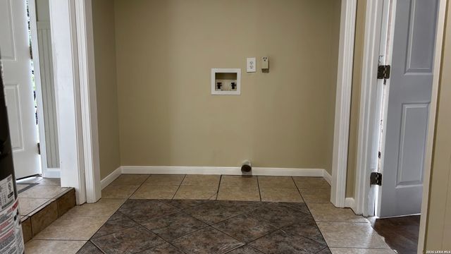 904 BISMARK ST, Seguin, TX 78155