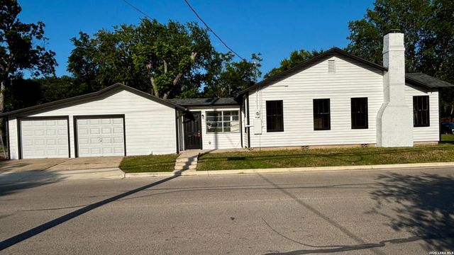 904 BISMARK ST, Seguin, TX 78155