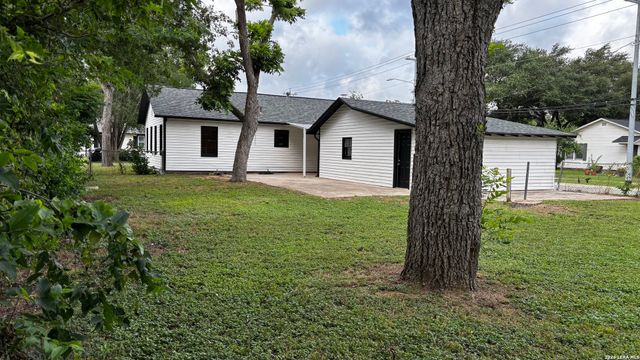 904 BISMARK ST, Seguin, TX 78155