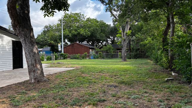 904 BISMARK ST, Seguin, TX 78155