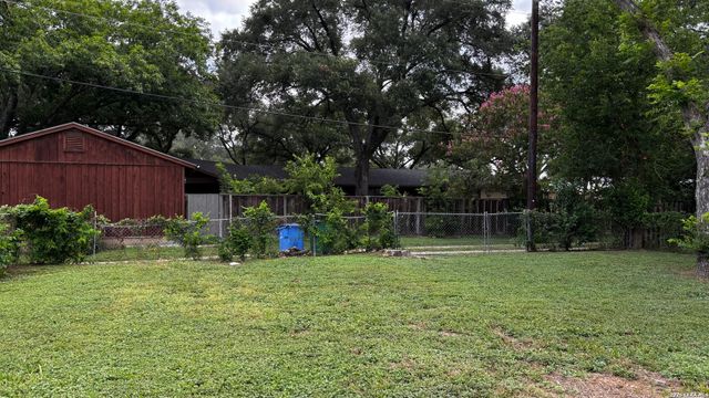 904 BISMARK ST, Seguin, TX 78155