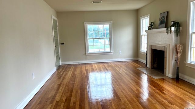 904 BISMARK ST, Seguin, TX 78155