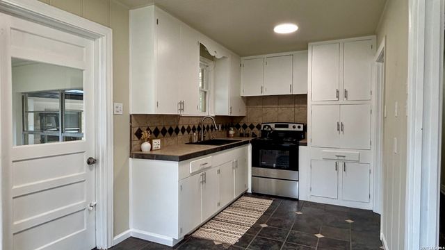 904 BISMARK ST, Seguin, TX 78155