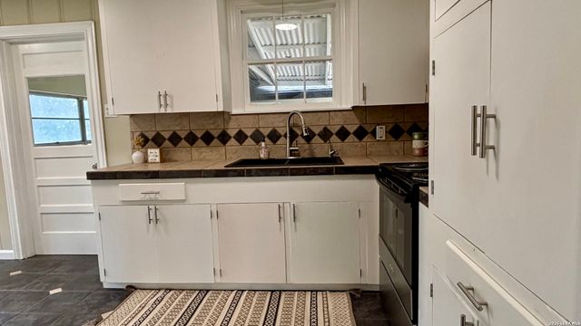 904 BISMARK ST, Seguin, TX 78155