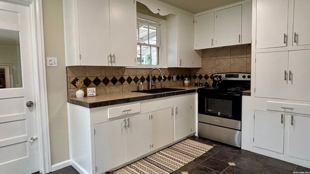 904 BISMARK ST, Seguin, TX 78155