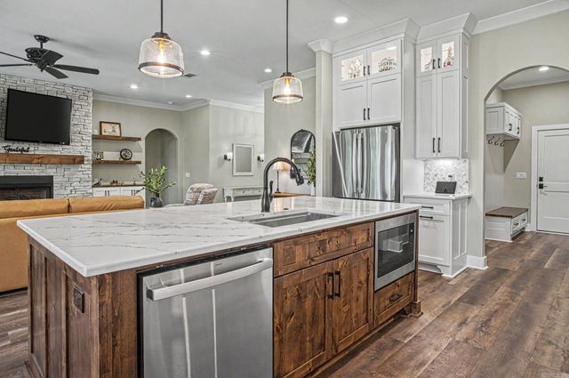 10 Piocha Lane, Hot Springs Village, AR 71909
