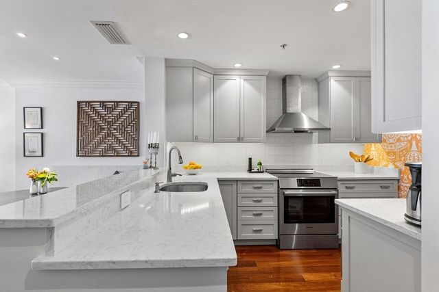 6 Canal Park 606, Cambridge, MA 02141