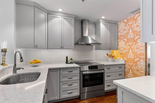 6 Canal Park 606, Cambridge, MA 02141