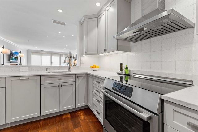 6 Canal Park 606, Cambridge, MA 02141