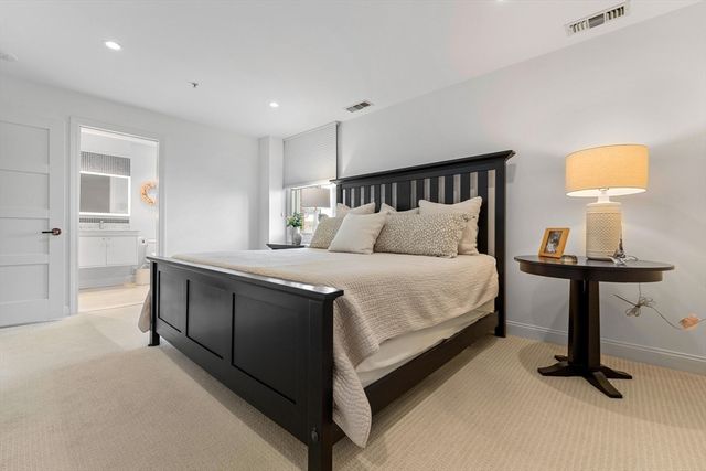 6 Canal Park 606, Cambridge, MA 02141