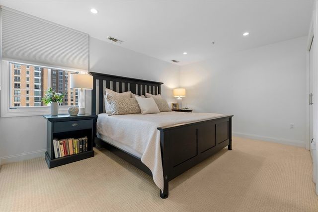 6 Canal Park 606, Cambridge, MA 02141