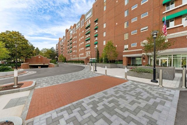 6 Canal Park 606, Cambridge, MA 02141