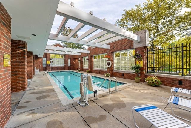 6 Canal Park 606, Cambridge, MA 02141