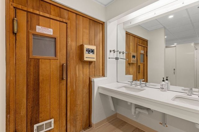 6 Canal Park 606, Cambridge, MA 02141