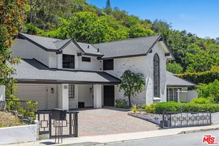 1060 Chantilly Road, Los Angeles, CA 90077