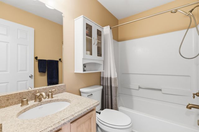 140 Saber Way 7, Lake Orion Vlg, MI 48362