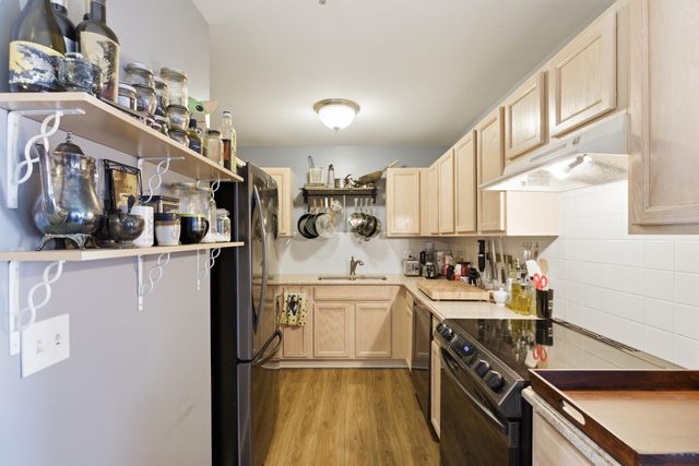 140 Saber Way 7, Lake Orion Vlg, MI 48362