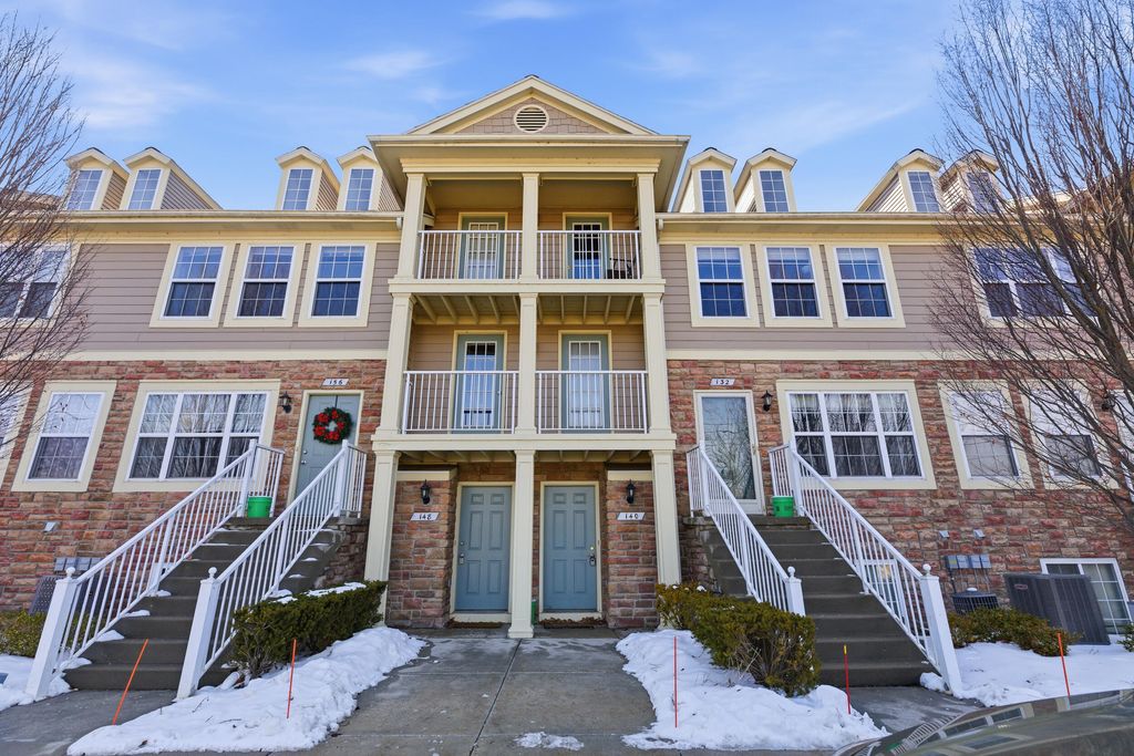 140 Saber Way 7, Lake Orion Vlg, MI 48362