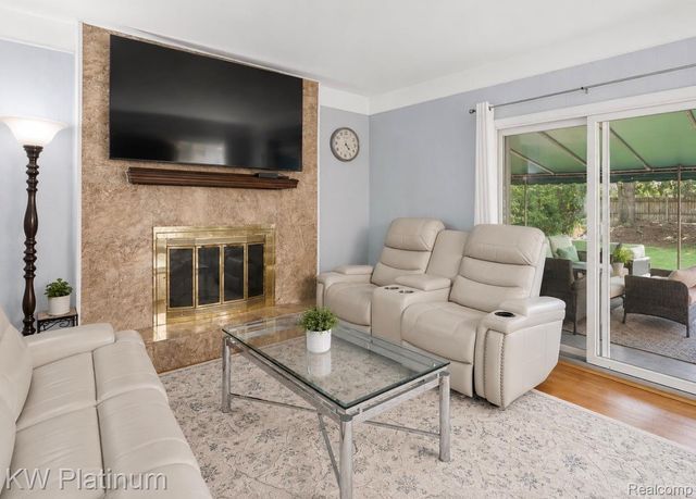 13615 Brookside Drive, Sterling Heights, MI 48313
