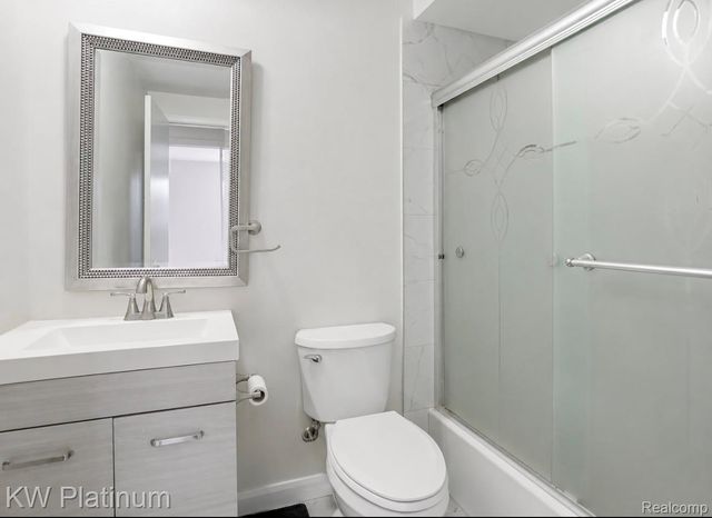 13615 Brookside Drive, Sterling Heights, MI 48313
