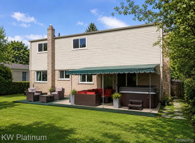 13615 Brookside Drive, Sterling Heights, MI 48313