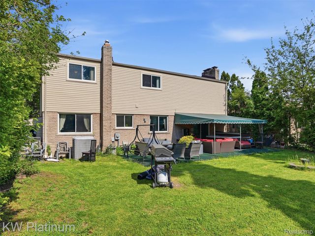 13615 Brookside Drive, Sterling Heights, MI 48313