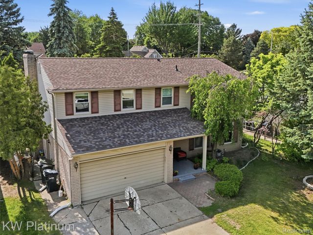13615 Brookside Drive, Sterling Heights, MI 48313