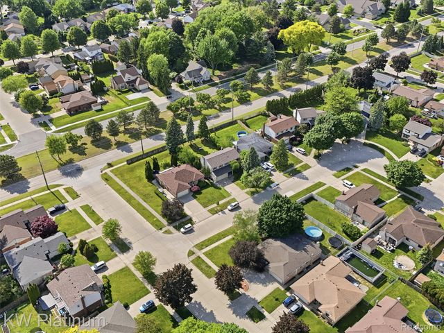 13615 Brookside Drive, Sterling Heights, MI 48313