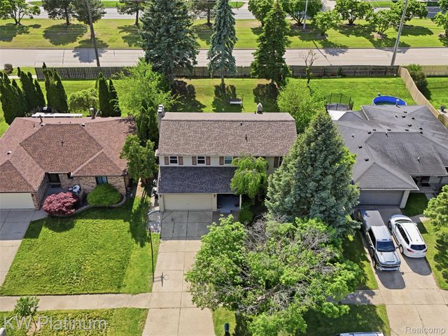 13615 Brookside Drive, Sterling Heights, MI 48313