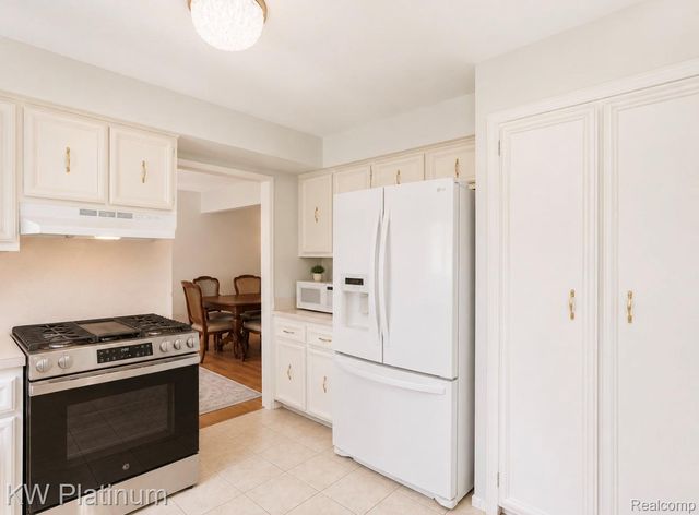 13615 Brookside Drive, Sterling Heights, MI 48313