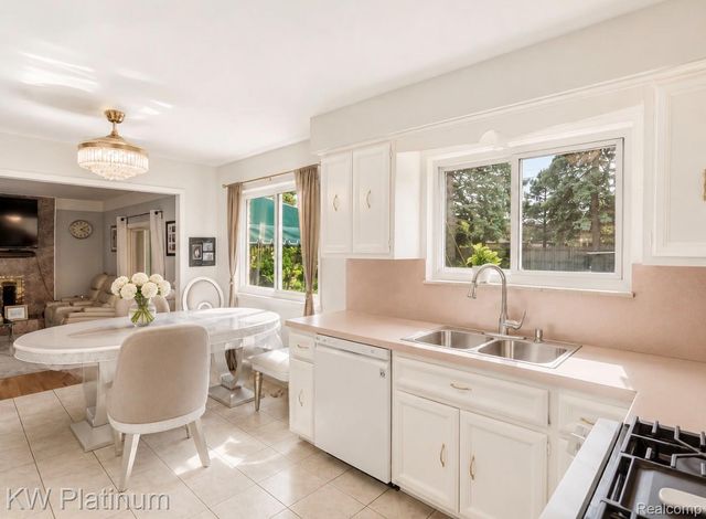 13615 Brookside Drive, Sterling Heights, MI 48313