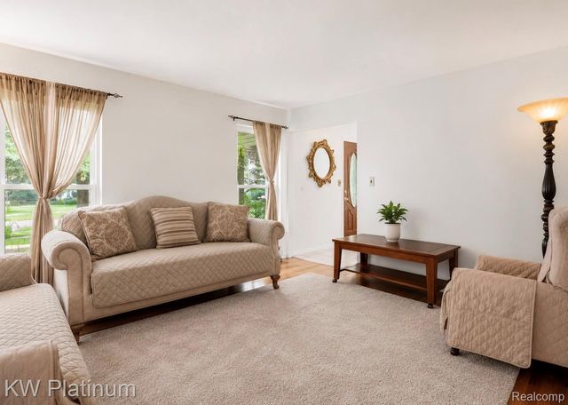 13615 Brookside Drive, Sterling Heights, MI 48313