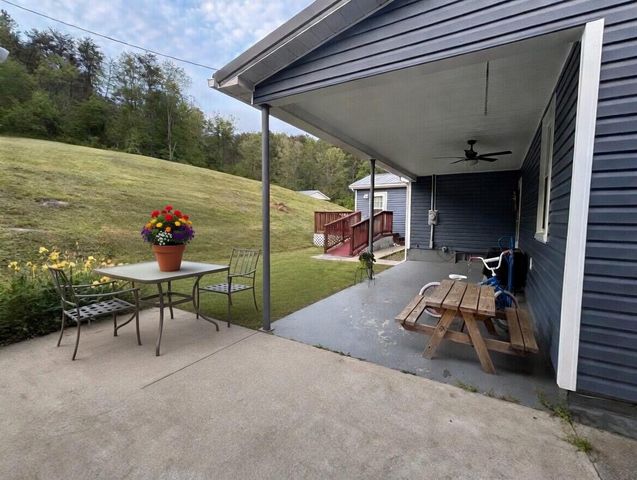 1040 HIGHWAY 469, Martha, KY 41159