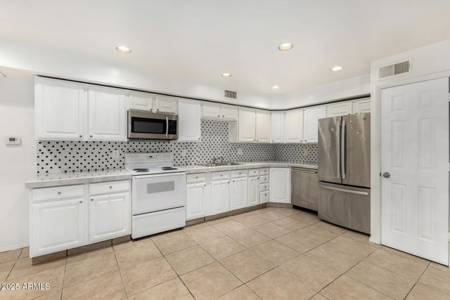 8430 N 34TH Drive, Phoenix, AZ 85051