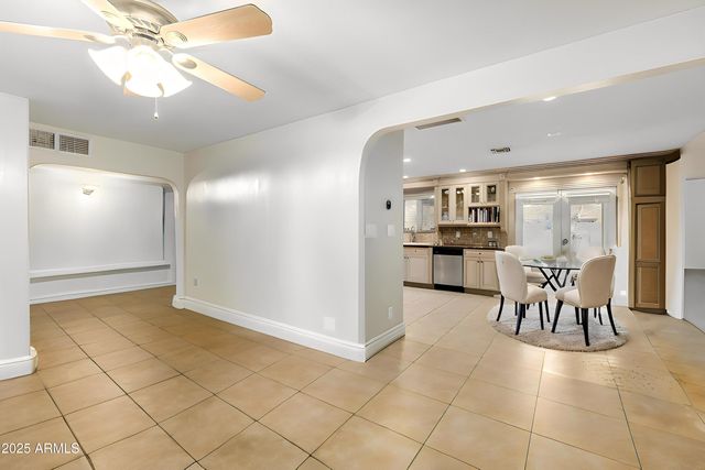 6842 N 10TH Place, Phoenix, AZ 85014