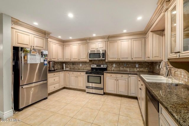 6842 N 10TH Place, Phoenix, AZ 85014