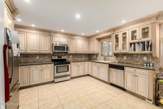 6842 N 10TH Place, Phoenix, AZ 85014