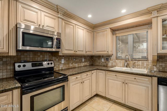 6842 N 10TH Place, Phoenix, AZ 85014