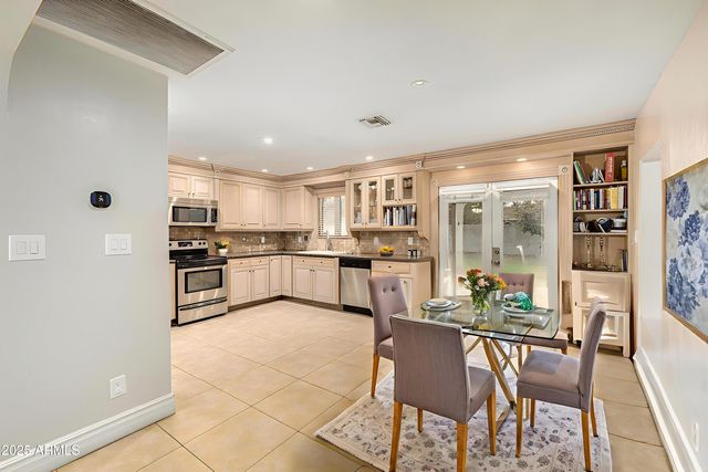 6842 N 10TH Place, Phoenix, AZ 85014