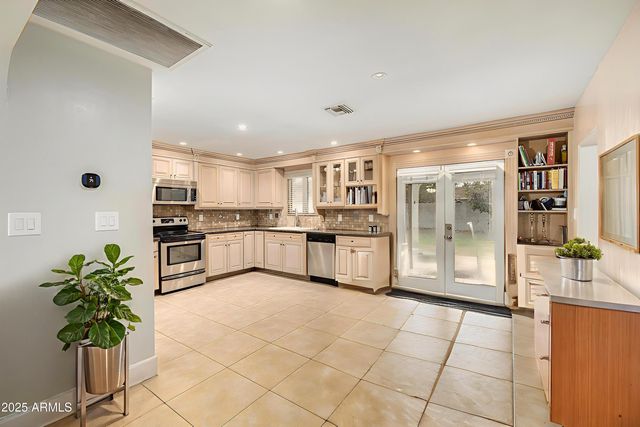 6842 N 10TH Place, Phoenix, AZ 85014