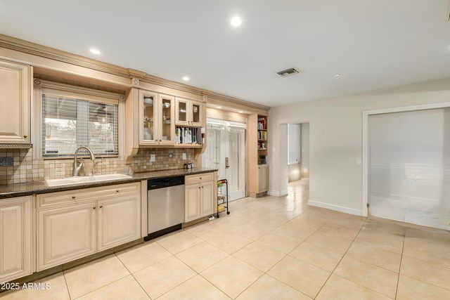 6842 N 10TH Place, Phoenix, AZ 85014