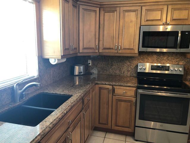 3040 Lake Shore Drive 504, Riviera Beach, FL 33404