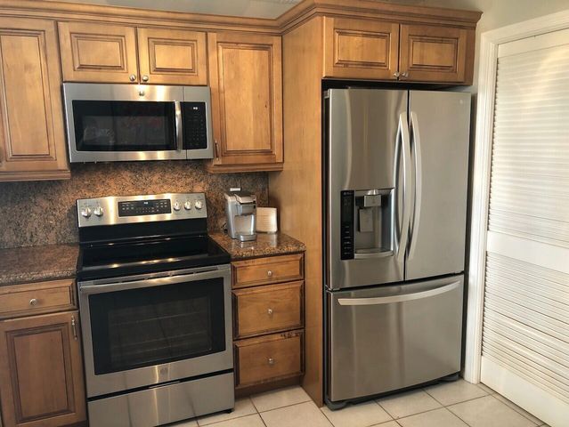 3040 Lake Shore Drive 504, Riviera Beach, FL 33404