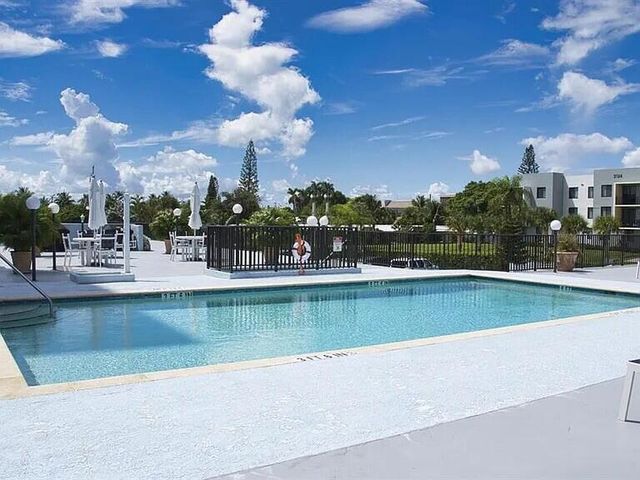 3040 Lake Shore Drive 504, Riviera Beach, FL 33404