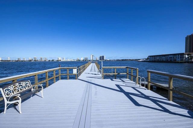 3040 Lake Shore Drive 504, Riviera Beach, FL 33404