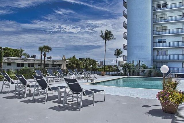 3040 Lake Shore Drive 504, Riviera Beach, FL 33404