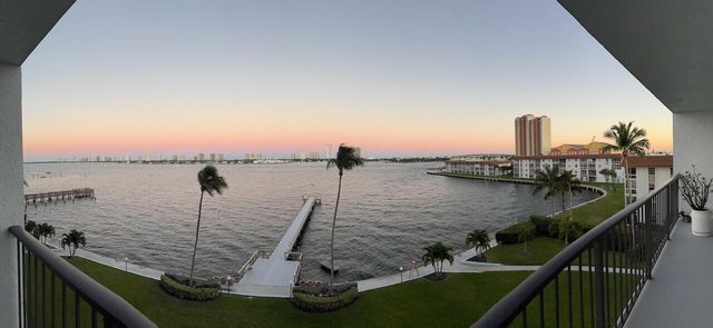 3040 Lake Shore Drive 504, Riviera Beach, FL 33404