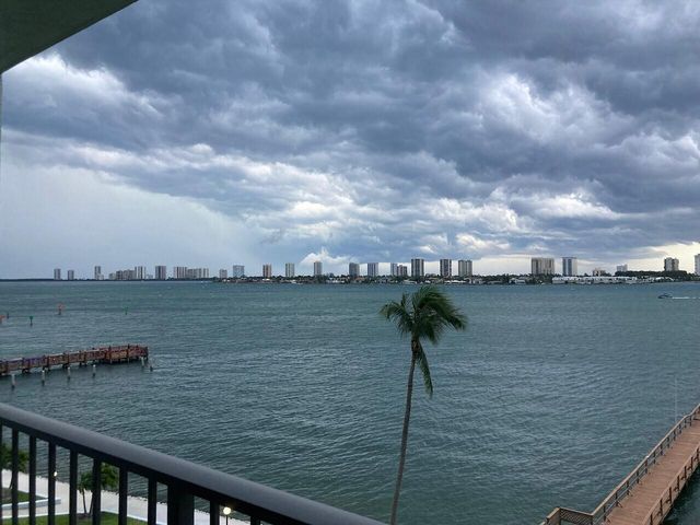 3040 Lake Shore Drive 504, Riviera Beach, FL 33404