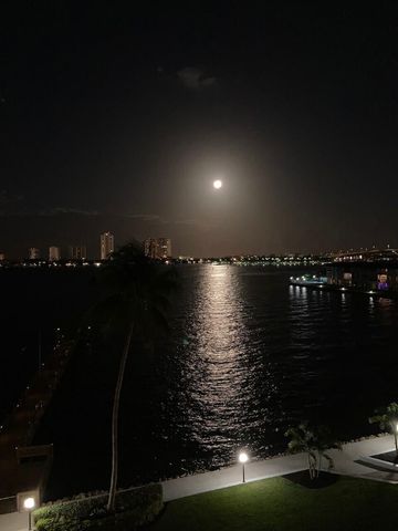 3040 Lake Shore Drive 504, Riviera Beach, FL 33404